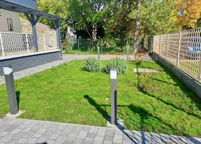 Agica Nyaralo * بالاتونكينيشي